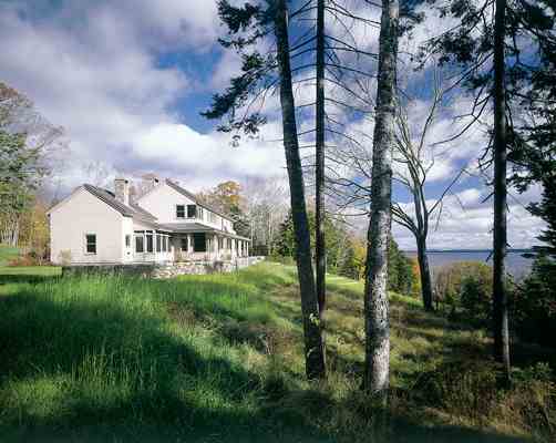 Tony and Sally Grassi’s house blends New England tradition with cutting-edge green technology. Run entirely by renewable energy, it fits beautifully into Maine’s coastal ecosystem.